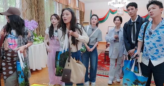 点”的李沁惊艳整个人面相变了惊鸿一瞥CQ