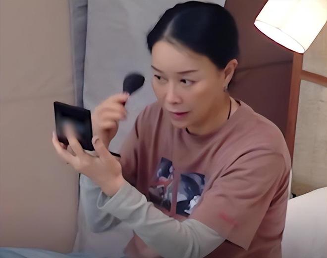 点”的李沁惊艳整个人面相变了惊鸿一瞥CQ9电子中国网站一档综艺被“一脸斑(图22)